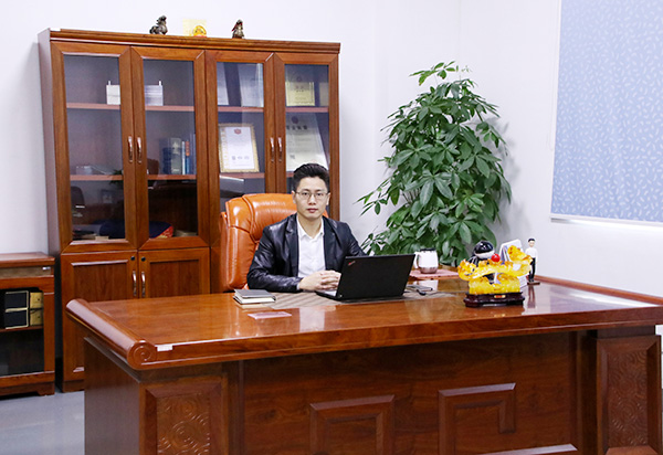 水冷板廠家-總經(jīng)理辦公室