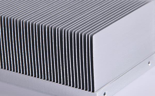 半導(dǎo)體制冷鏟齒散熱器 半導(dǎo)體制冷鏟齒散熱器