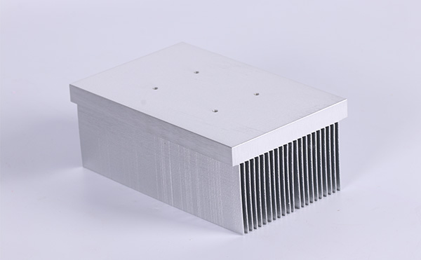 汽車座椅制冷鏟齒散熱器