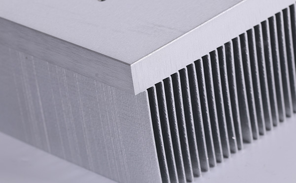 汽車座椅制冷鏟齒散熱器